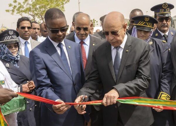 رئيس الجمهورية يشرف على إطلاق المرحلة الأولى من مشروع حركية النقل في نواكشوط