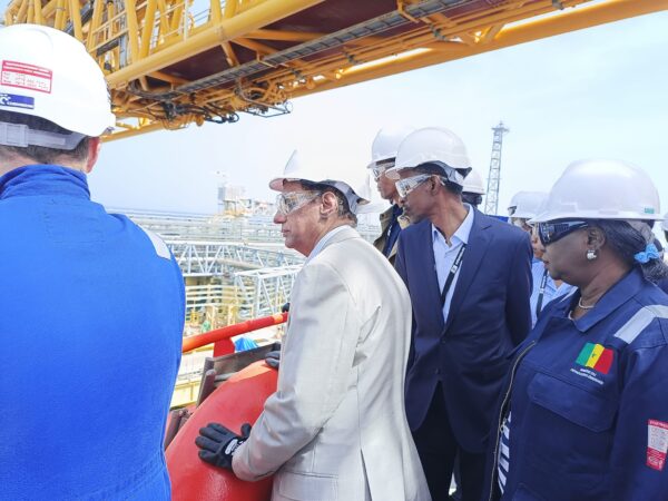 Les ministres mauritanien et sénégalais de l’Energie visitent les installations du champ gazier GTA