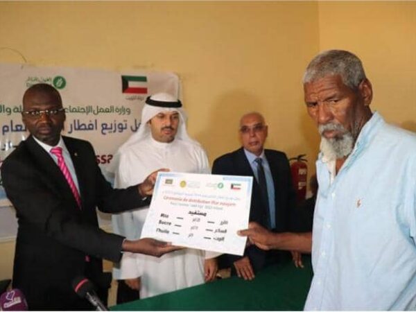 جمعية العون المباشر الكويتية توزع 400 سلة غذائية في ولايات نواكشوط 