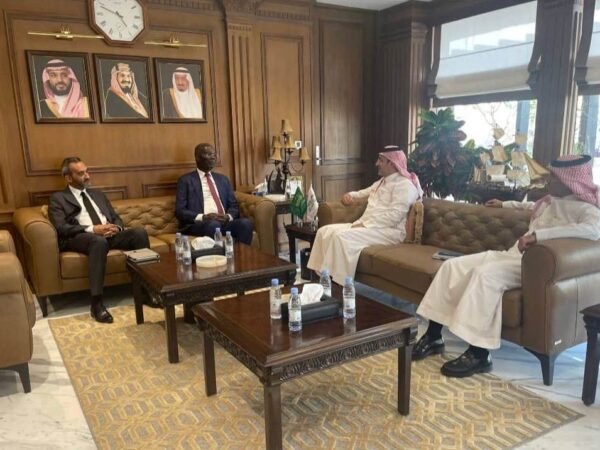 وزير الاقتصاد يجري مباحثات مع الرئيس التنفيذي للصندوق السعودي للتنمية