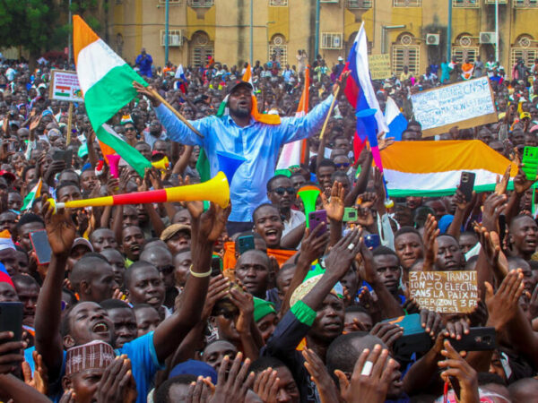 Niger : des milliers de partisans de la junte rassemblés à Niamey et à Agadez