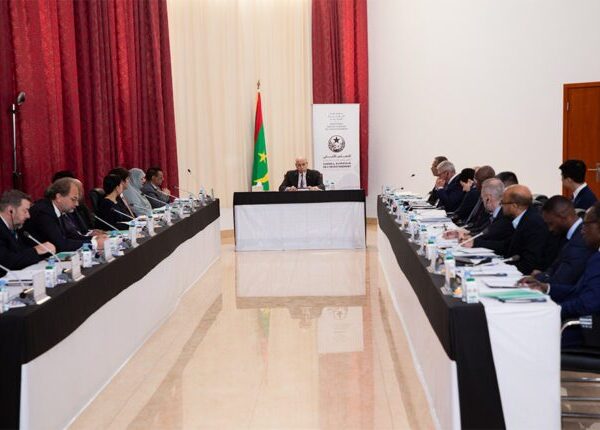 رئيس الجمهورية يترأس الاجتماع الثاني للمجلس الأعلى للإستثمار