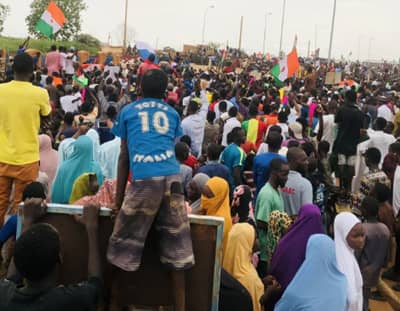 النيجر: آلاف المتظاهرين يطالبون برحيل القوات الفرنسية
