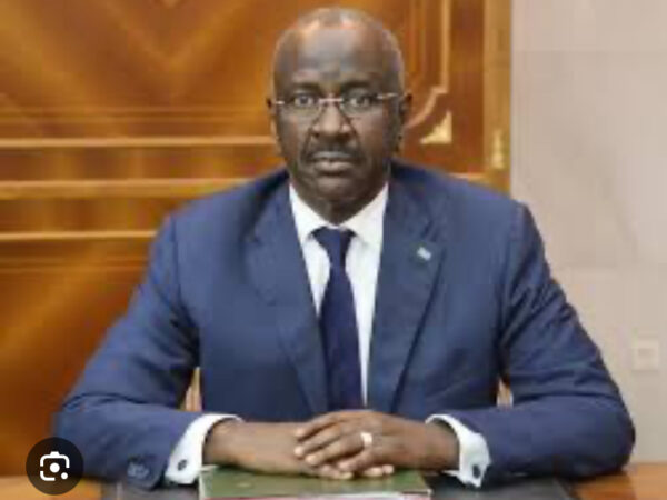 ‎موريتانيا تتحرك…وزير الدفاع في باماكو..والخارجية تستدعي السفير