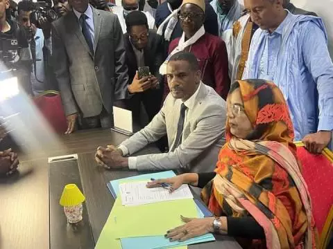 موريتانيا: العيد ولد محمدن يودع ملف ترشحه للرئاسيات لدى المجلس الدستوري