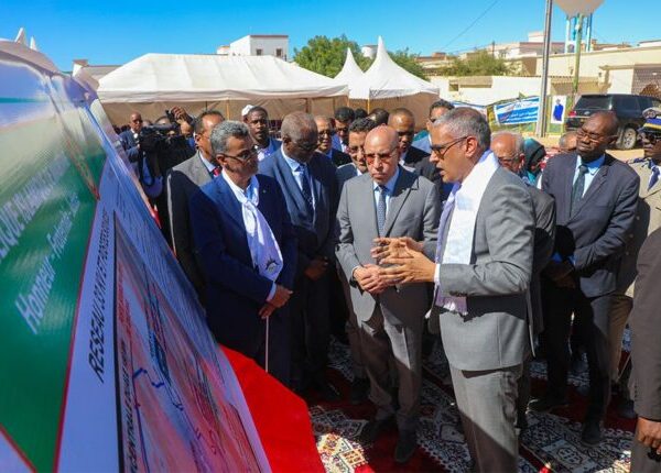 Le Président de la République supervise le lancement de la composante accès à l’électricité et éclairage public du programme d’urgence pour le développement de la ville de Nouakchott