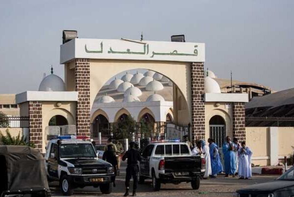 محكمة الاستئناف تبرئ 6 متهمين في “ملف العشرية” بينهم وزراء سابقون