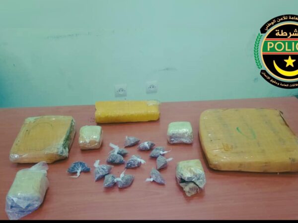 الشرطة توقف 8 أشخاص وتضبط كميات من المخدرات في عمليتين أمنيتين