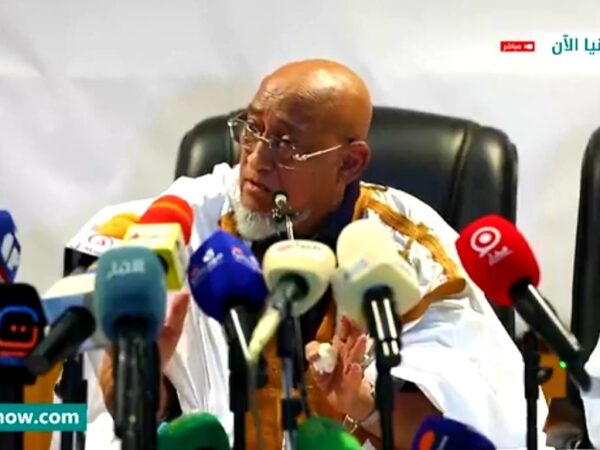 المحامي ولد الرايس: ولد عبد العزيز نهب أموال موريتانيا والمحكم الصادر فيه كان عادلا