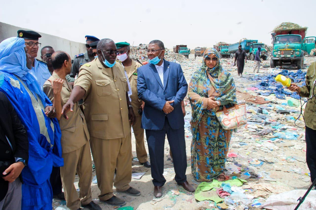 الحكومة تدعو إلى تكثيف الجهود لنقل النفايات وتنظيف نواكشوط