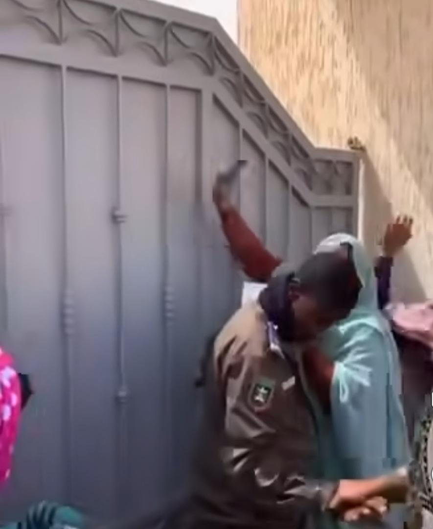 Quand l’exemplarité cède la place au vacarme