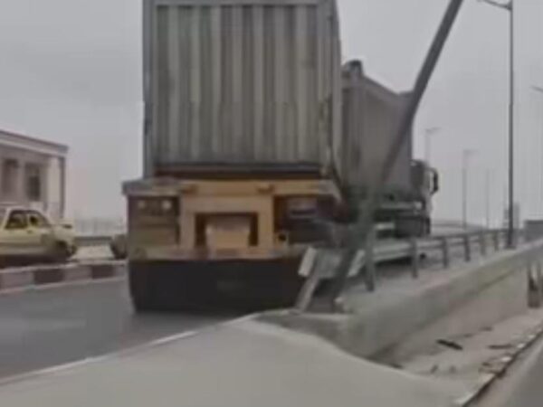 Le Pont de l’Amitié partiellement endommagé par un camion surchargé