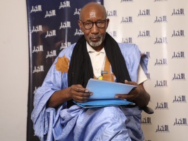 مُسن يطالب بالقبض على رئيس منظمة ويتهمه بالهروب “بأموال مئات الأشخاص”