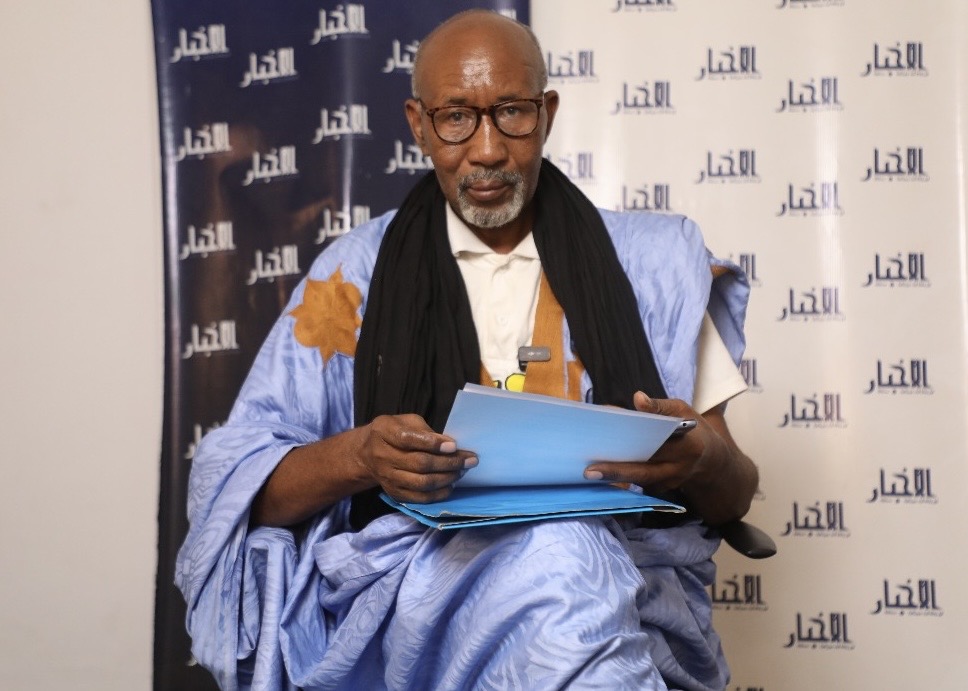 مُسن يطالب بالقبض على رئيس منظمة ويتهمه بالهروب “بأموال مئات الأشخاص”