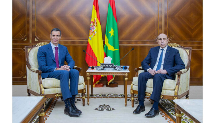 رئيس الجمهورية يجري مباحثات على انفراد مع رئيس الحكومة الإسبانية