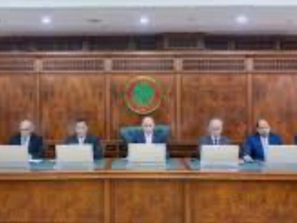 Le Conseil des ministres avancé à mardi en raison du départ en congé de la moitié du gouvernement