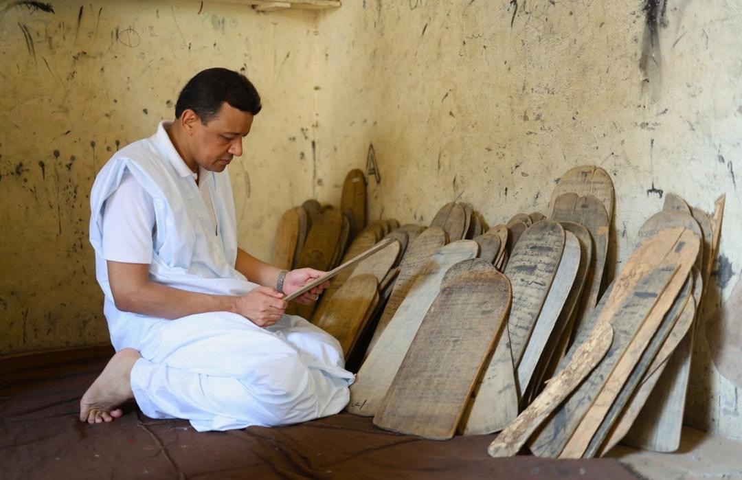 Le ministre de la transformation numérique dans une mahadra : une image forte qui séduit les réseaux sociaux