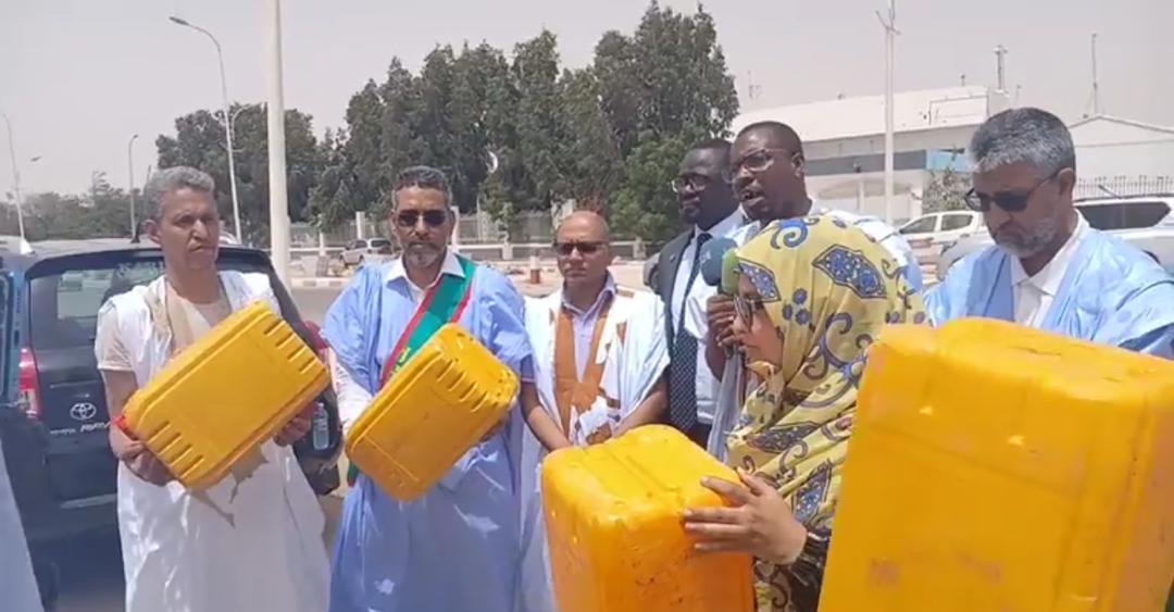 Crise de l’eau potable : l’opposition exige la démission de la ministre de l’Hydraulique, des citoyens manifestent devant la SNDE