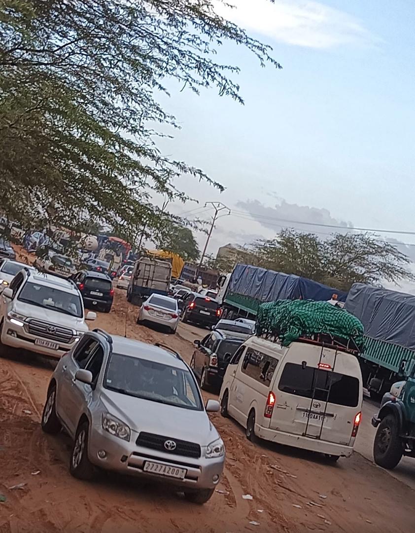 La route de l’espoir encore bloquée : un problème récurrent qui agace la population