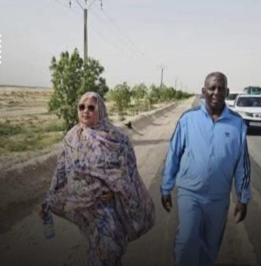 Biram Dah Abeid marche à pied de l’aéroport à son domicile pour protester contre la répression de ses partisans