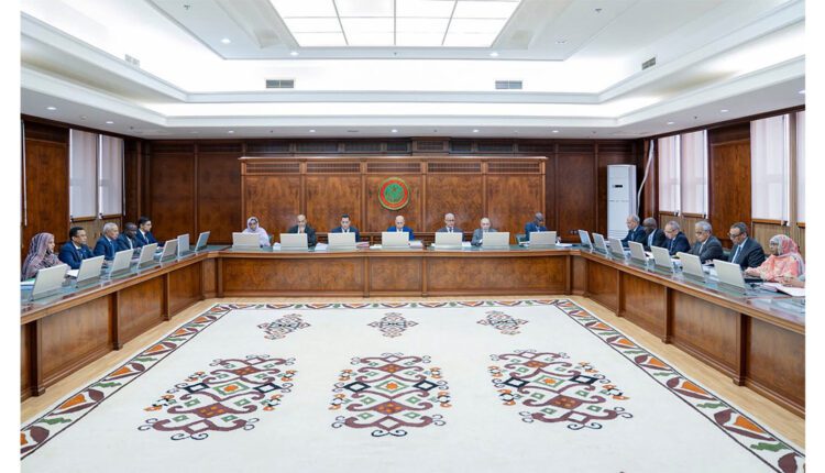 رئيس الجمهورية يحث الوزراء على مضاعفة الجهود لضمان التنفيذ الفعال والسريع لمختلف محاور البرنامج الحكومي