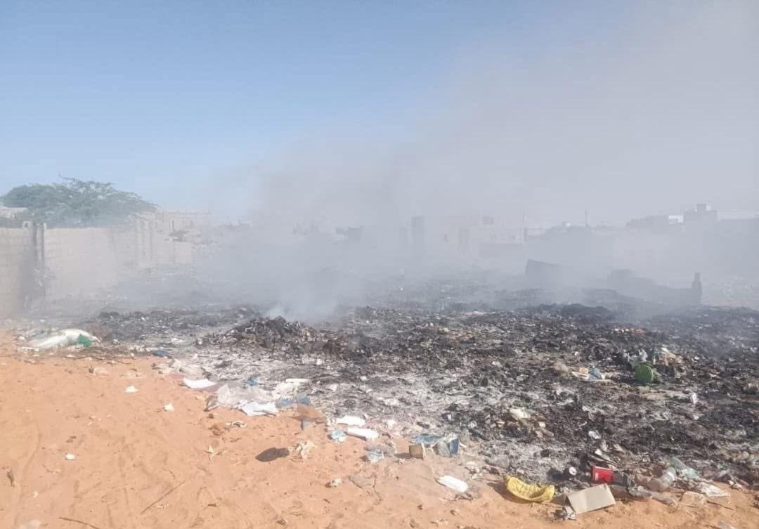 À Dar Naïm, les habitants du quartier Al-Jazira étouffent sous les fumées du brûlage de déchets