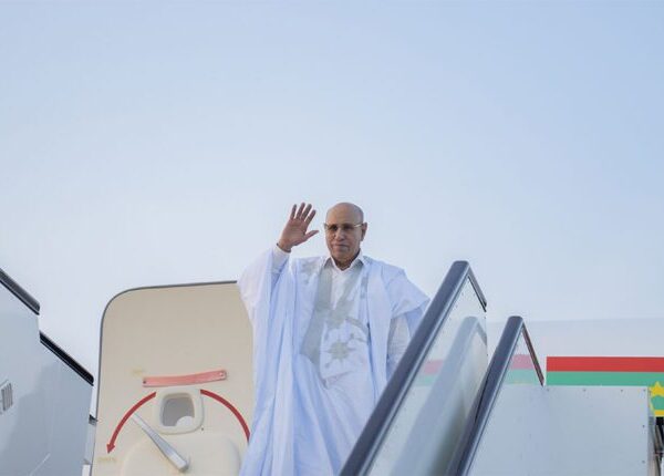 Le Président de la République se rend à Médine après sa participation au Forum de Doha 2025