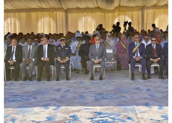 رئيس الجمهورية يشرف على تدشين مشاريع خدمية هامة في مجالات الطرق والاتصالات