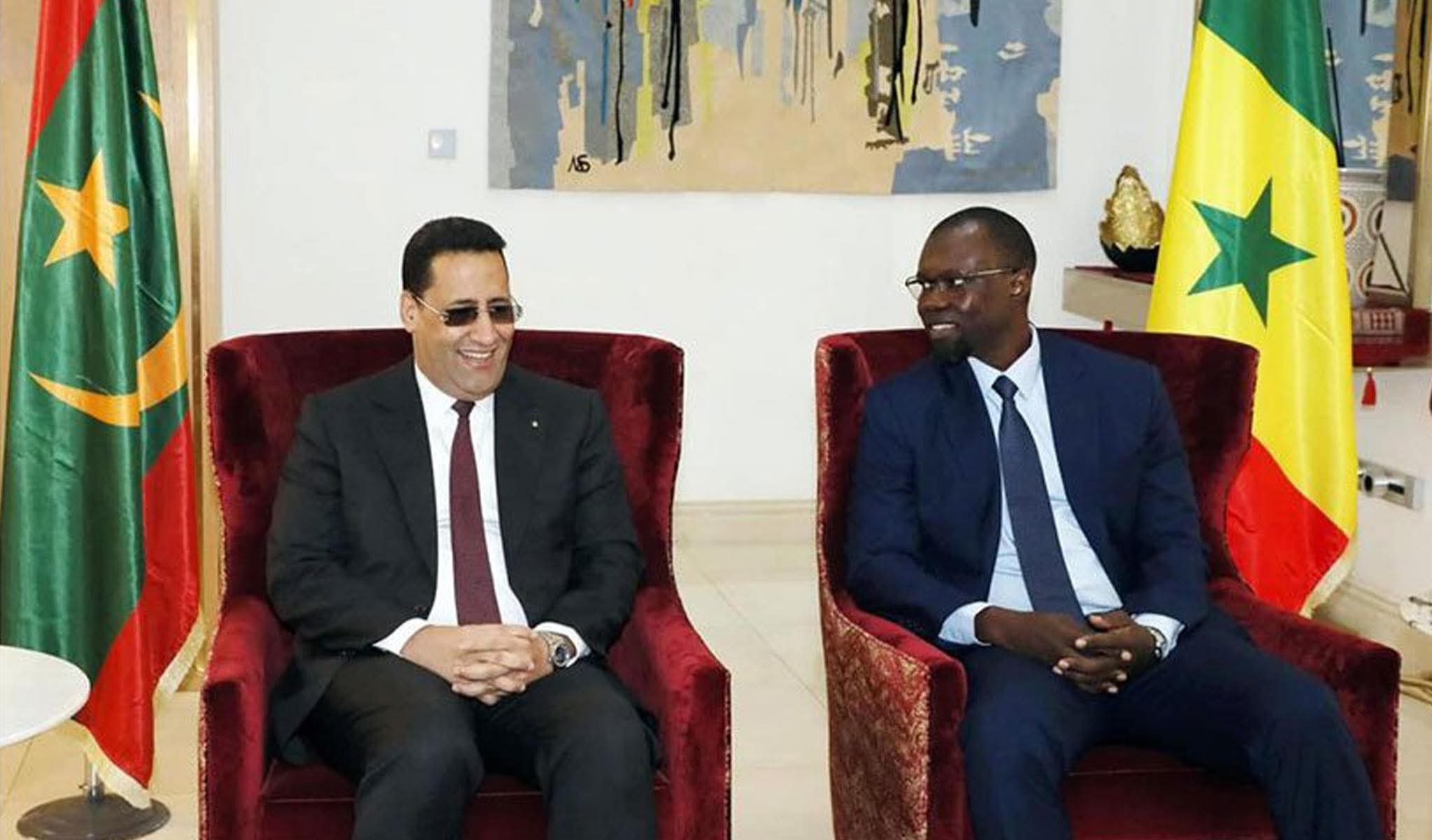 الوزير الأول يجري محادثات انفرادية مع نظيره السنغالي في دكار