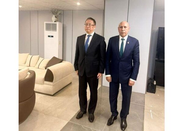 Le président de la République rencontre le vice-président de la Commission permanente de l’Assemblée populaire nationale chinoise