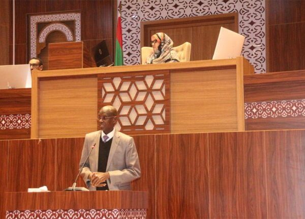 الوزير المكلف بالأمانة العامة للحكومة: القيمة الاقتصادية للخدمات التي يوفرها النظام البيئي البحري لحوض آرغين تقدر بنحو 8 مليارات أوقية سنويا