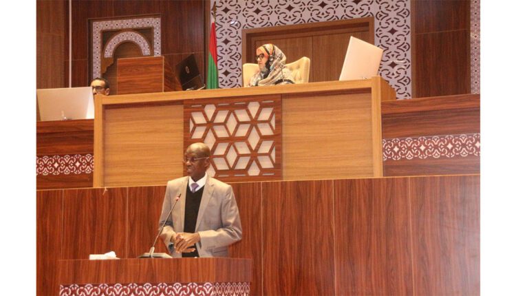 الوزير المكلف بالأمانة العامة للحكومة: القيمة الاقتصادية للخدمات التي يوفرها النظام البيئي البحري لحوض آرغين تقدر بنحو 8 مليارات أوقية سنويا