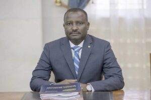 وزير العدل الموريتاني يفجر جدلاً بعد وصفه معارضاً بـ«الكذاب