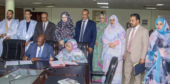وزيرة التجارة تشرف على توقيع اتفاقية لخفض أسعار المواد الأساسية