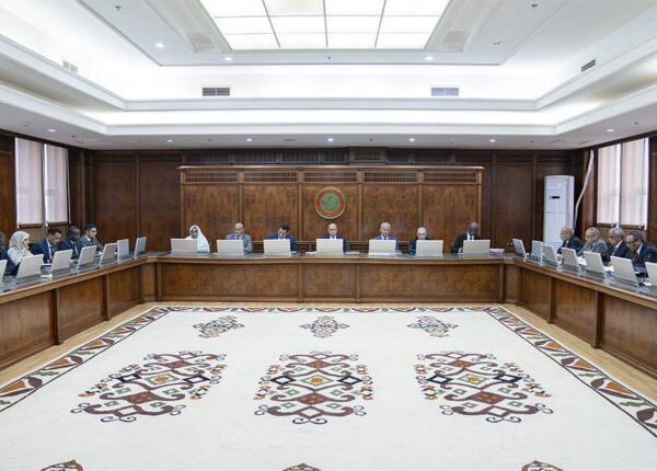 Le Conseil des ministres adopte des augmentations limitées et maîtrisées des prix des produits pétroliers liquides et approuve un ensemble de mesures en faveur des couches vulnérables