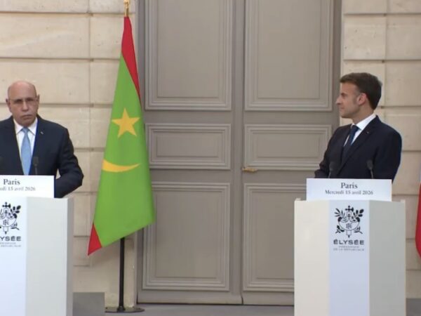 Le Président de la République tient une conférence de presse conjointe avec son homologue français